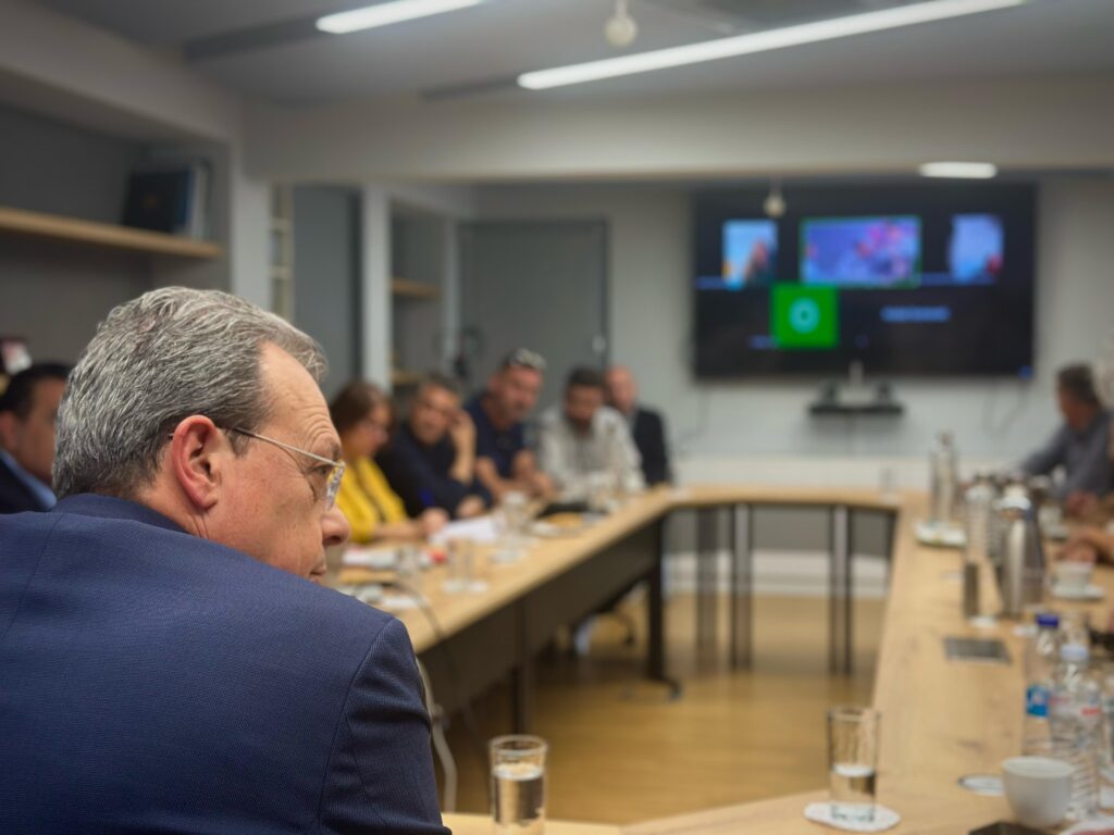 famellos meeting picture