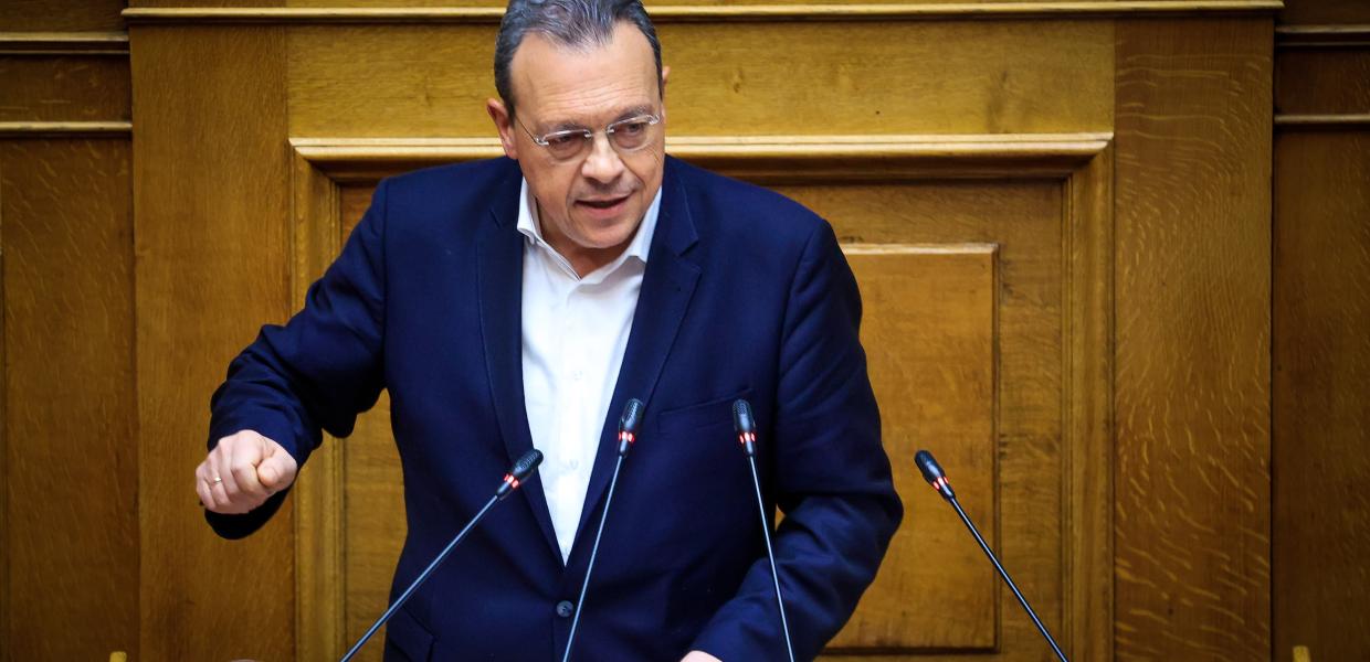 famellos parliament picture