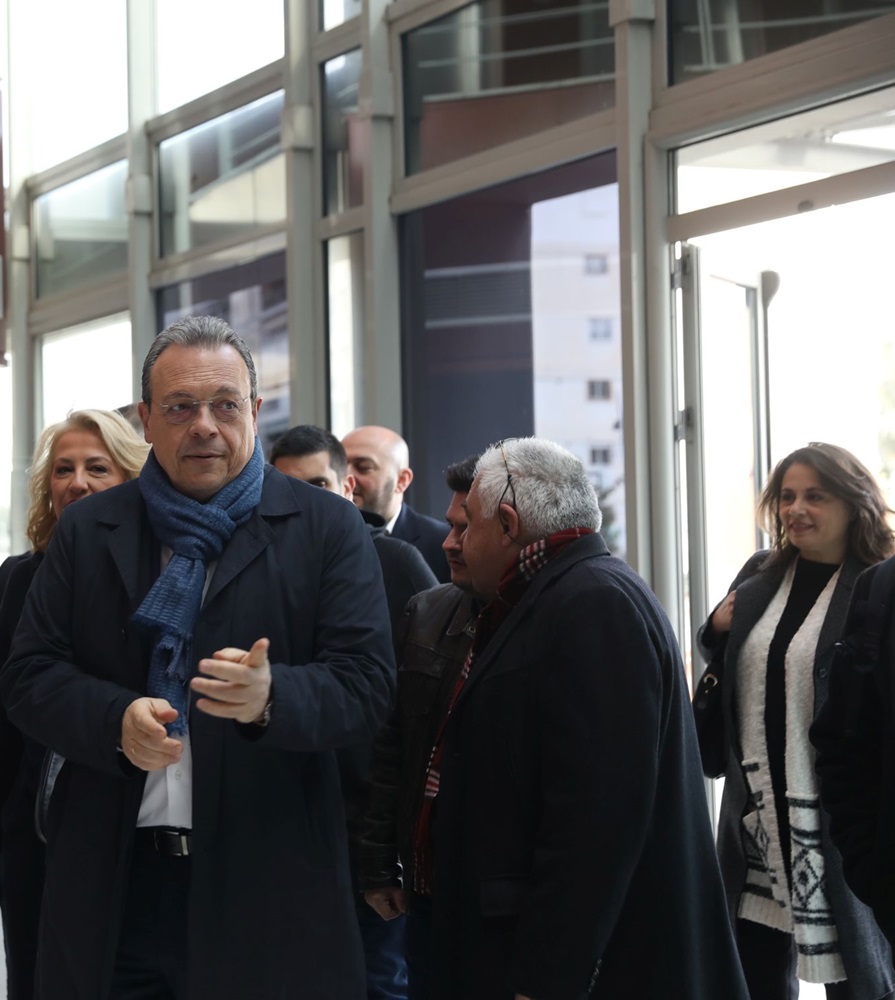 famellos peristeri picture